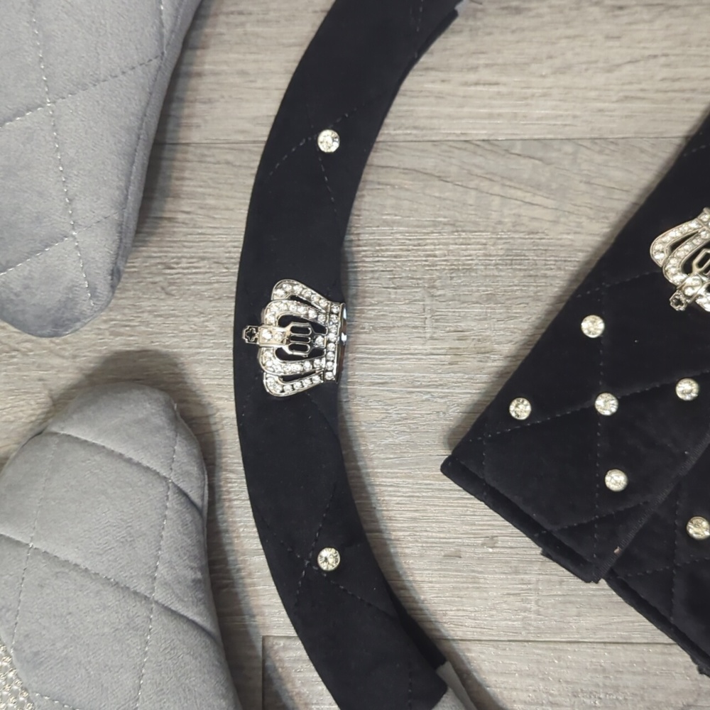 Crown Steering Wheel Cover, Neck Pillows and Seatbelt Shoulder Cover Rhinestones - Picture 3 of 4